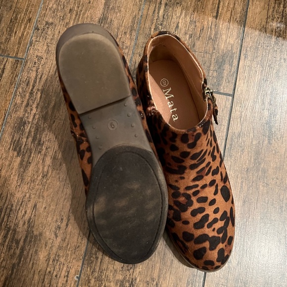 Leopard print booties, Size 10 US - Picture 3 of 3